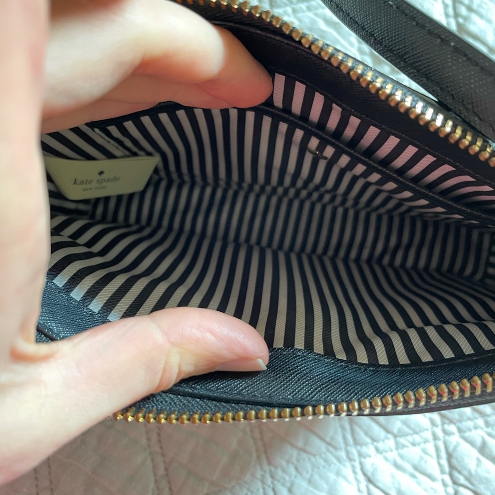 Small black Kate spade cross body - Picture 2 of 6
